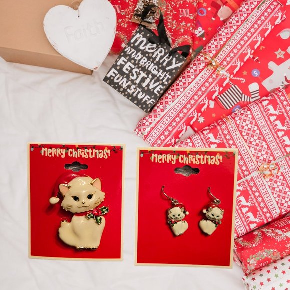 NWT Christmas Santa Kitty Cat Brooch Pin and Earrings Set - Picture 1 of 5